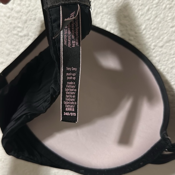 Victoria Secret Push Up Bra - Picture 9 of 9